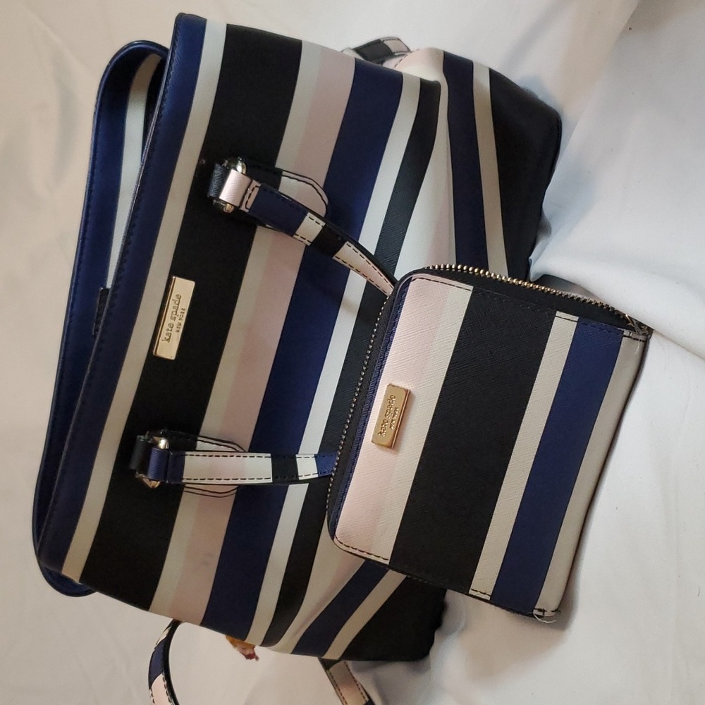 Kate Spade leather handbag w/matching wallet in pristine condition!